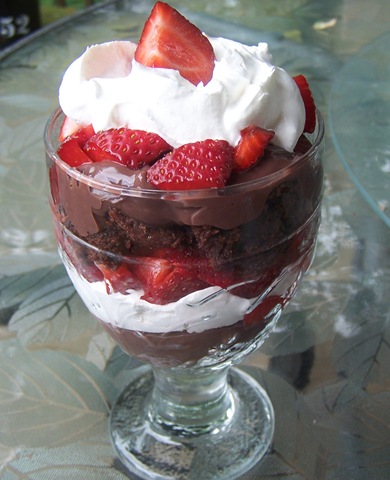 [Brownie and Strawberry Parfait 001[5].jpg]