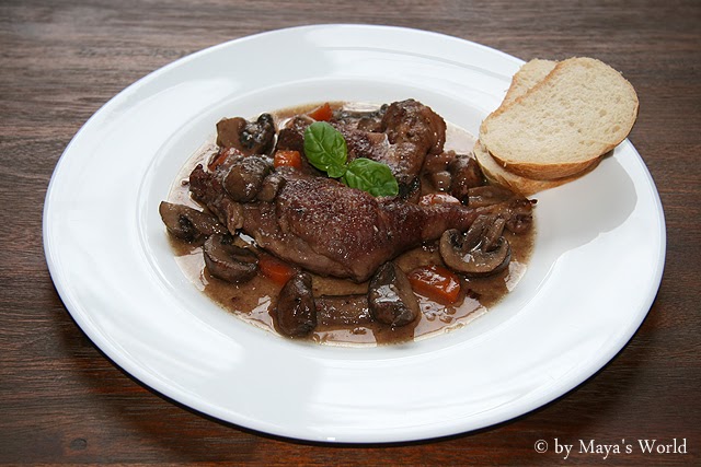 Maya's World: Coq au vin de Bourgogne Maya's World: Coq au vin de Bourgogne