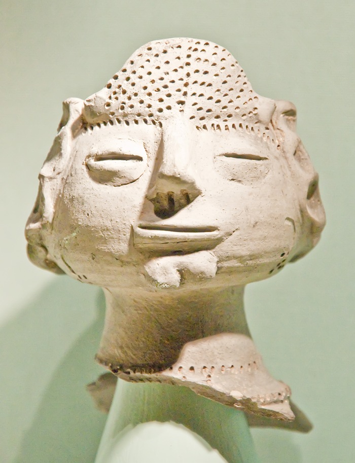 [female british celtic pottery head from the third century[7].jpg]