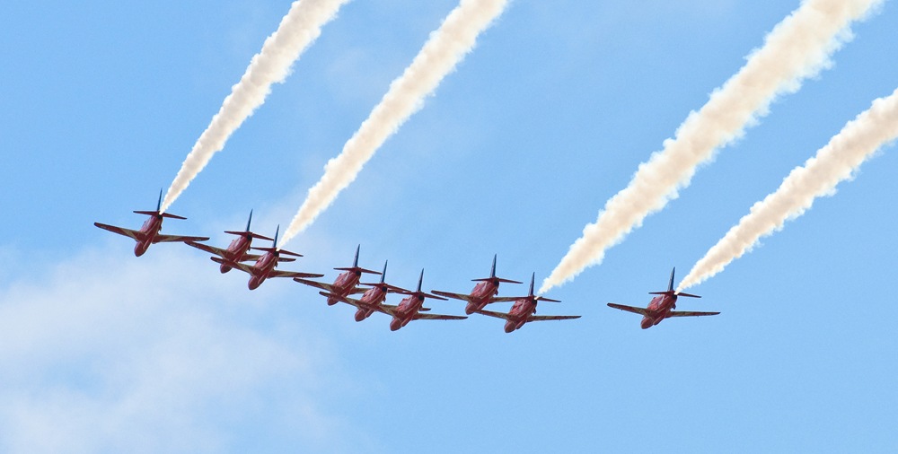 [red arrows in close formation[4].jpg]
