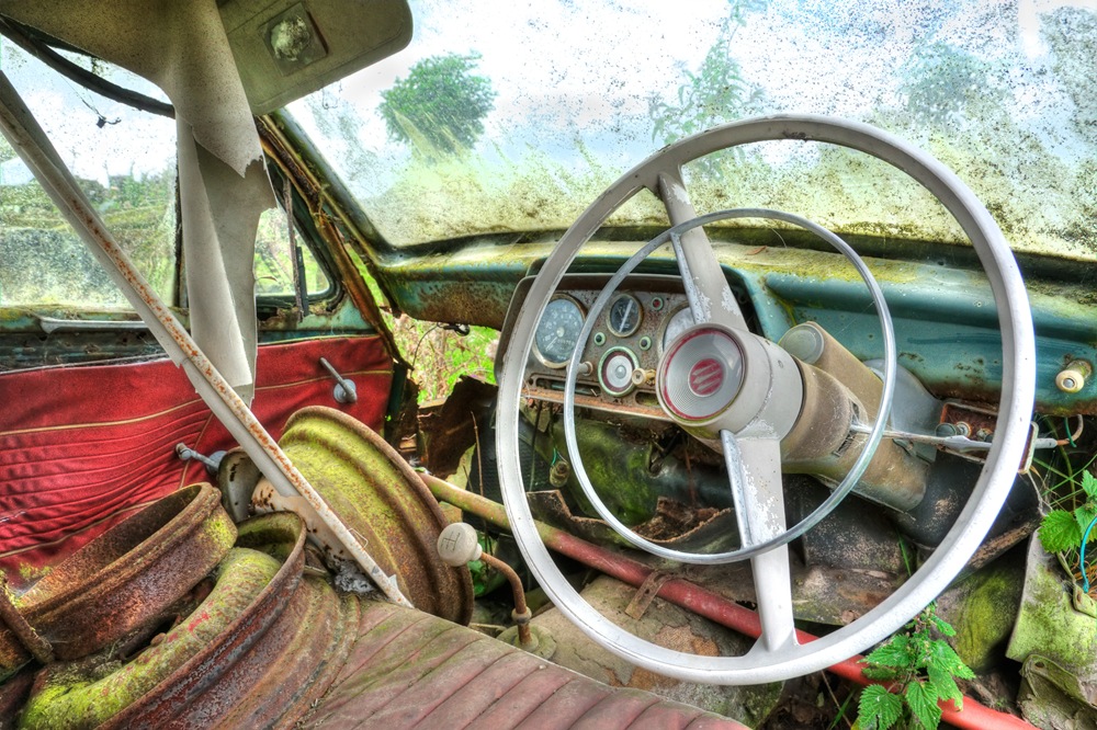 [interior of old car rotting in situ[9].jpg]