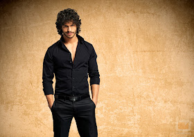 Julián Gil as Leo Soto
