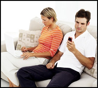 91574f414b16a61d_couple-laptop-cell-phone