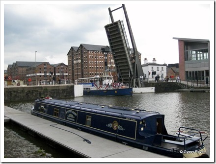 Lift Bridge by the National Waterways Museum in action