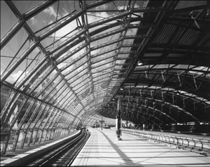 Waterloo International Terminal,striking long-span roof comprised oftapering tubular trusses