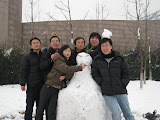 2008-02-02 与同事在紫竹科技园区戏雪，这是我们堆起的雪人。