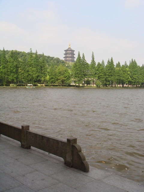堤边