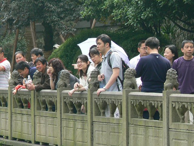 他们在谈什么呢？
