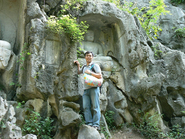 山上也卖 Prada 名包