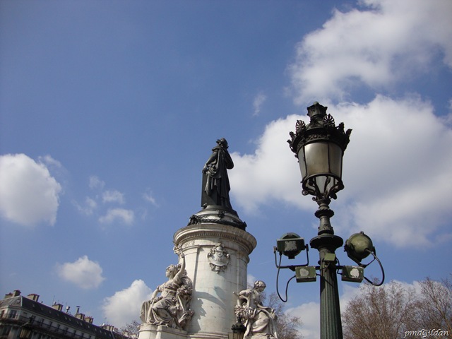 [Paris Place de la République[3].jpg]