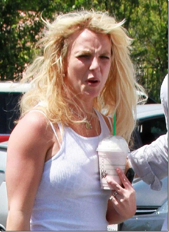 Britney Spears se assusta com fotogrfos (5)