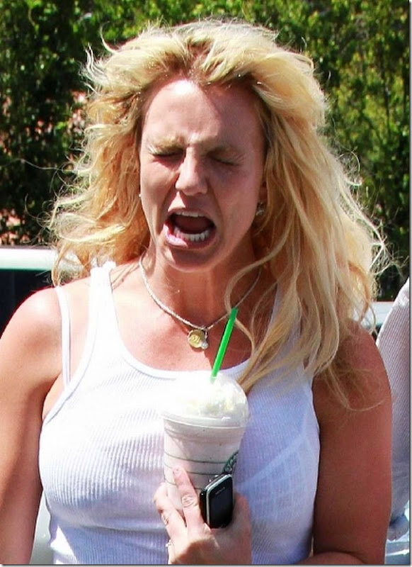 Britney Spears se assusta com fotogrfos (7)