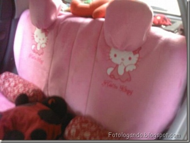 O carro Hello Kitty