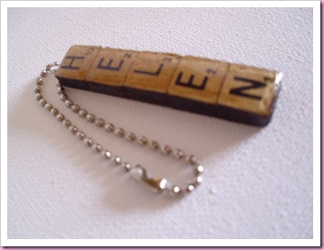 side view of scrabble keyring