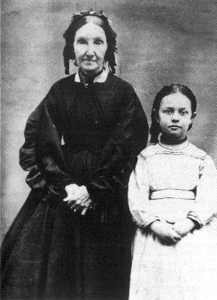 [Louisa B. Pratt with granddaughter Ida Francis Hunt[2].png]