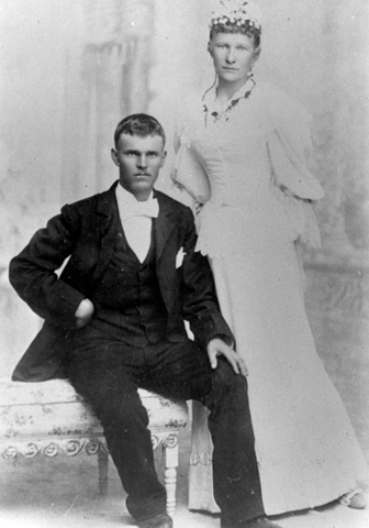 [O.Seymour & Polly May Hunsaker Stapley's wedding day[2].png]