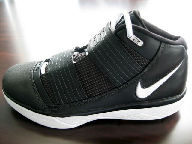 NIKE LEBRON – LeBron James Shoes » Real Photos of the “Black and White ...