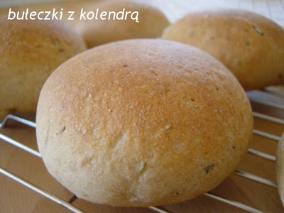 Chleb z siemieniem lnianym i bułeczki z kolendrą