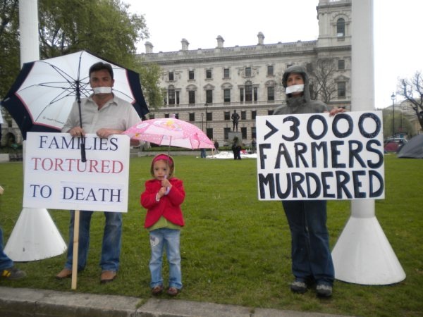 [StopBoerGenocideJackHindonScoutsProtestMay82010London3[6].jpg]