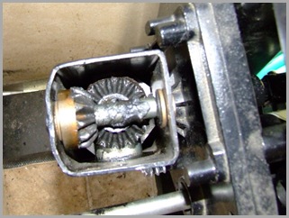 Gears In The Top Of The Landing Leg (You Can See The Gear Box Up Against The Frame)