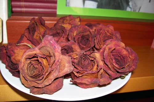 como decorar con rosas secas