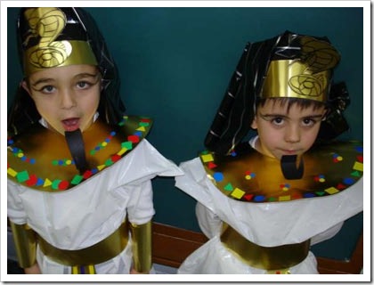 embrague Genealogía Logro Disfraz de Tutankamón y reina egipcia con bolsa de basura - Jugar y Colorear