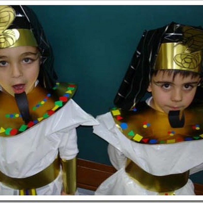 Disfraz de Tutankamón y reina egipcia con bolsa de basura