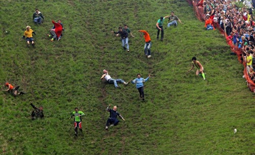cheese-rolling (12)
