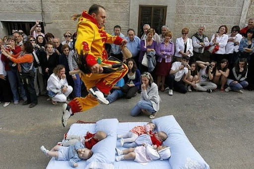 The Spanish Baby Jumping Festival of El Colacho | Amusing Planet