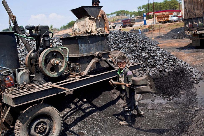 India-Child-Coal.14