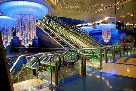 800px-Metro_Dubai_station