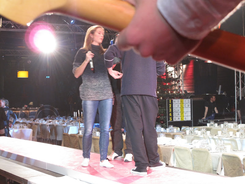 Sernholt repar. Mjörnell står i vägen.