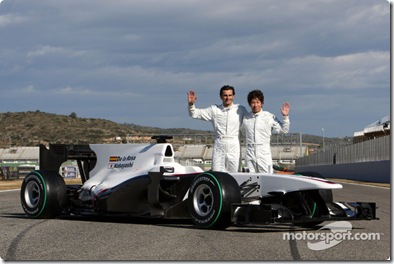 31.01.2010 Valencia, Spain Pedro de la Rosa (ESP), BMW Sauber F1 Team and Kamui Kobayashi (JAP), BMW Sauber F1 Team with the C29 - BMW Sauber F1 Team Launch - www.xpb.cc, EMail: info@xpb.cc - copy of publication required for printed pictures. Every used picture is fee-liable © Copyright: Davenport / xpb.cc