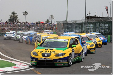 02.05.2010 Marrakech, Morocco, Start of Race 1, Gabriele Tarquini (ITA), SR - Sport, SEAT Leon 2.0 TDI leads - WTCC, Marrakech, Morocco, Rd. 05-06 - www.xpb.cc, EMail: info@xpb.cc - copy of publication required for printed pictures. Every used picture is fee-liable. © Copyright: Schaber / xpb.cc
