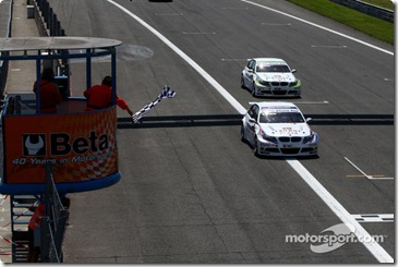 23.05.2010 Monza, Italy, Andy Priaulx (GBR), BMW Team RBM, BMW 320si wnd Augusto Farfus (BRA), BMW Team RBM, BMW 320si  - WTCC, Monza, Italy, Rd. 05-06 - www.xpb.cc, EMail: info@xpb.cc - copy of publication required for printed pictures. Every used picture is fee-liable.  © Copyright: Photo4 / xpb.cc - LEGAL NOTICE: THIS PICTURE IS NOT FOR ITALY