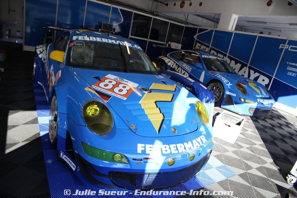 [J5-04_LMS_Buda_Jeudi_Paddock_02[8].jpg]