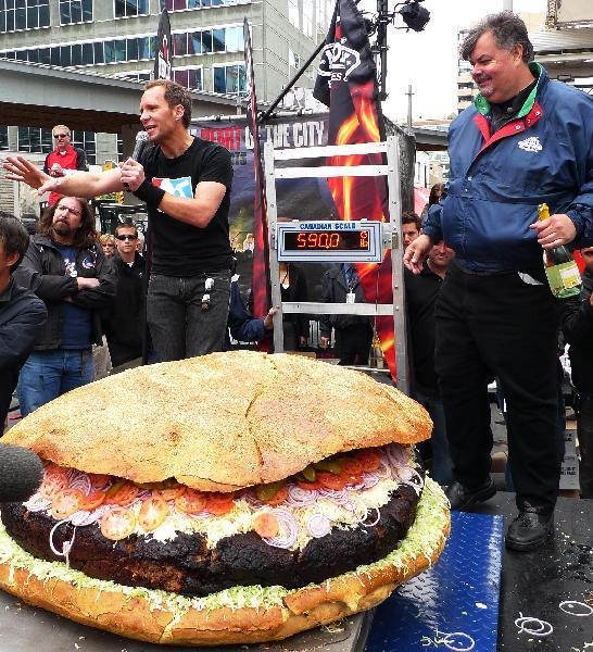 [worldsbiggestburger[3].jpg]