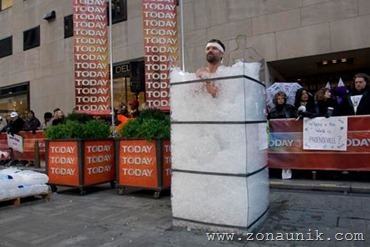 DutchIcemanWimHofworldrecordsicebathlongestimmersedinicewithstandextremecoldness2