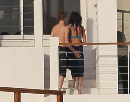 [Fotos] Beso de Justin Bieber y Selena Gomez
