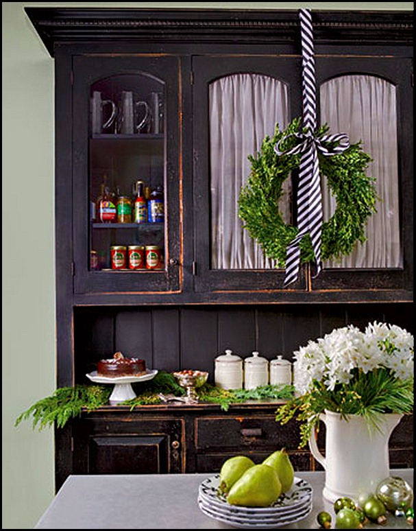 credenza-wreath-country living[1]