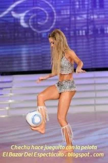 Chechu hace jueguito con la pelota.JPG