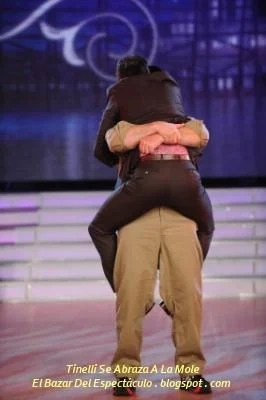 Tinelli Se Abraza A La Mole.jpg