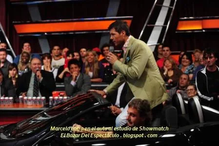 Marcelo entra en el auto al estudio de Showmatch.JPG