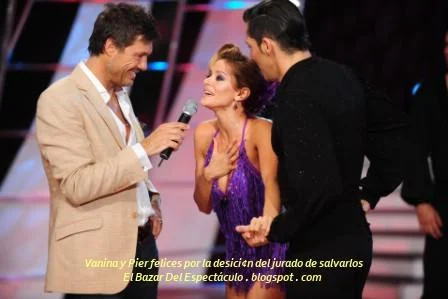 Vanina y Pier felices por la desici¢n del jurado de salvarlos.JPG