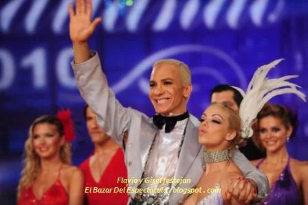 Flavio y Gisel festejan.JPG