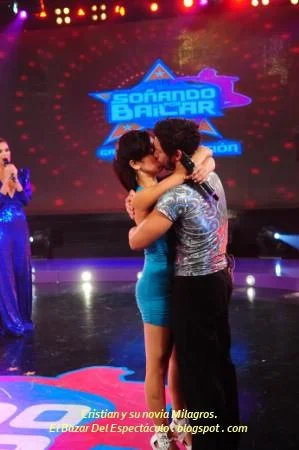 Cristian y su novia Milagros..JPG