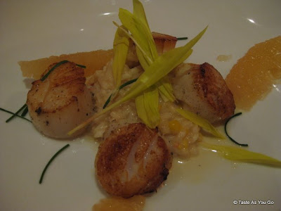 Pan-Roasted-Diver-Scallops-Sweet-Corn-Lobster-Risotto-Citrus-Butter-Fishtail-by-David-Burke-New-York-NY-tasteasyougo.com