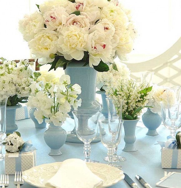 [blue-white-peonies-lily-of-the-valley-centerpieces-table-settings-580x602[4].jpg]