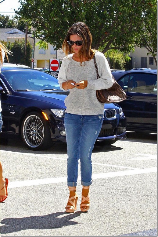 rachel-bilson-beverly-hills-saks-shopping-12