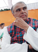 [Jagdambika-Pal-Congress-MP-demanded-a-ban-on-Bigg-Boss[2].gif]